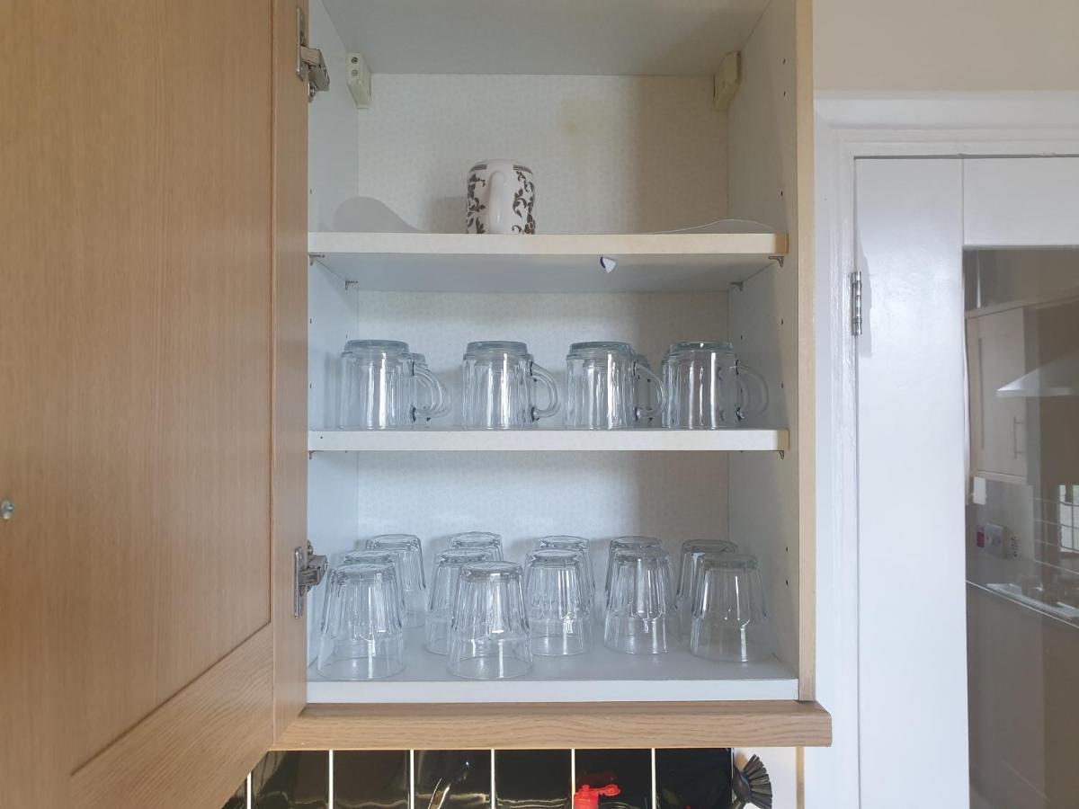 London Luxury 2 Bedroom Flat 5Min Walk From Overground, With Free Wifi, Free Parking-Sleeps X6 Ilford Ngoại thất bức ảnh