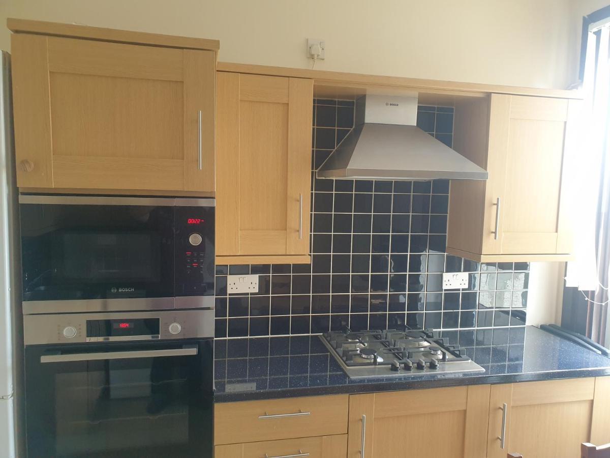 London Luxury 2 Bedroom Flat 5Min Walk From Overground, With Free Wifi, Free Parking-Sleeps X6 Ilford Ngoại thất bức ảnh